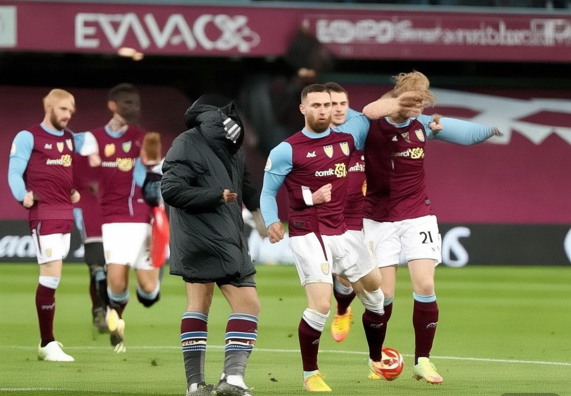 阿斯顿维拉英超积分榜攀升第四，埃梅里率队主场战绩全胜剑指欧冠席位